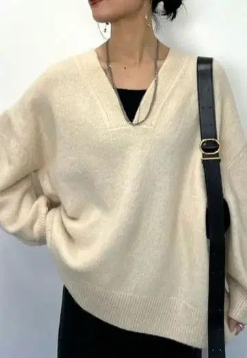 택 포함 새상품 [ SHENERY ] 웨이브 넥 니트 ( ivory )