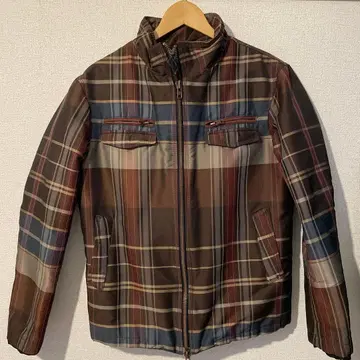 브라운 계열 체크 무늬 집업 자켓