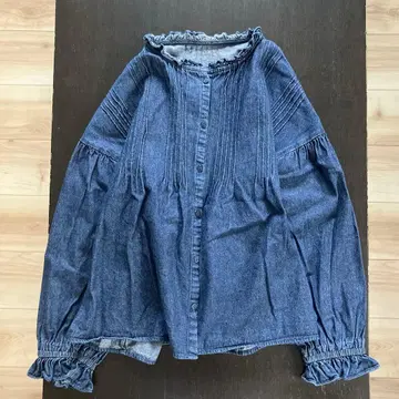 사만사 모스모스 옷깃 프릴 핀턱 블라우스 데님풍