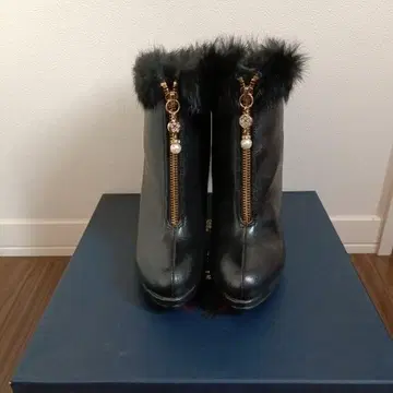 미셸 마카롱 퍼 포함 블랙 숏부츠 XS 사이즈