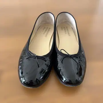 마가렛호웰 펌프스