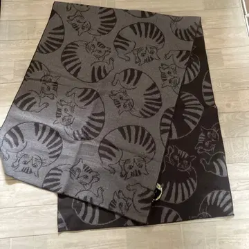 마츠오 미유키 씨의 자카드 직조 스톨, 담요