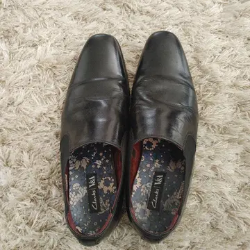 Clarks 블랙 가죽 슬립온 드레스 슈즈