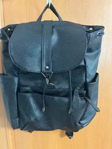 심플 블랙 백팩