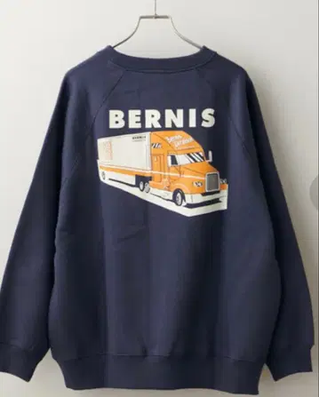 discoat 백 그래픽 프린트 맨투맨