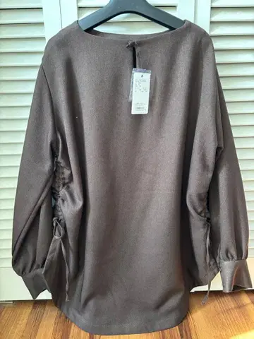 새상품 어반 리서치 브라운 긴팔 상의 사이드 리본 블라우스