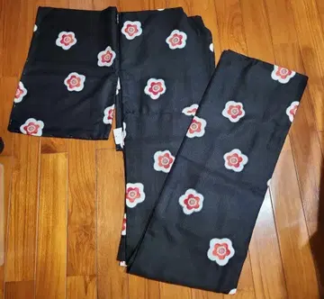 블랙 베이스에 빨간 꽃무늬 유카타 L 사이즈