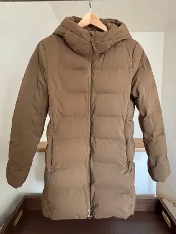 유니클로 심리스 다운 롱 L 사이즈 베이지 UNIQLO