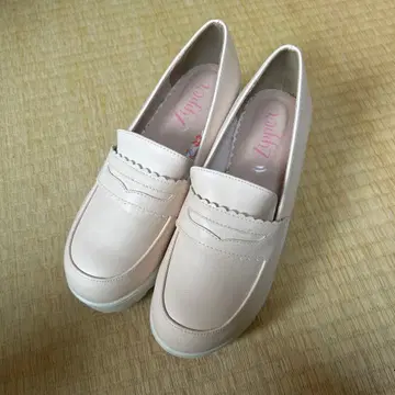 연한 핑크 합성 피혁 로퍼 L 사이즈