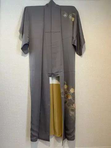 기모노 호몬기 꽃무늬 자수 그레이