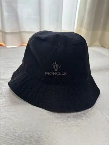 MONCLER 블랙 버킷햇 M