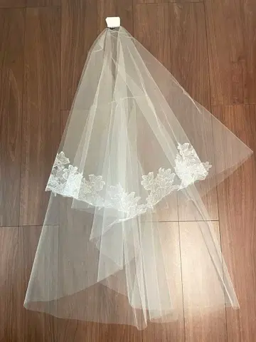 더 트리트 드레싱 베일 레이스