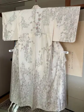 기모노 꽃무늬 화이트 컬러