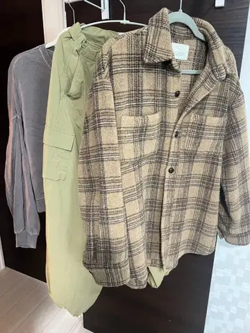 Ungrid 체크 무늬 셔츠 & 카고 팬츠, 상의 세트