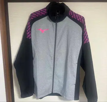 미즈노 그레이 블랙 자켓 핑크 로고