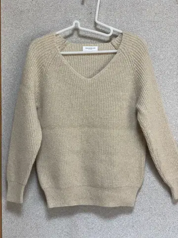 투모로우랜드 니트 스웨터 V넥