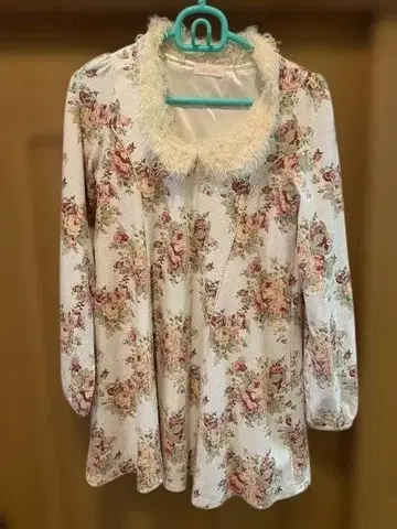 LIZ LISA 꽃무늬 퍼 달린 긴팔 튜닉