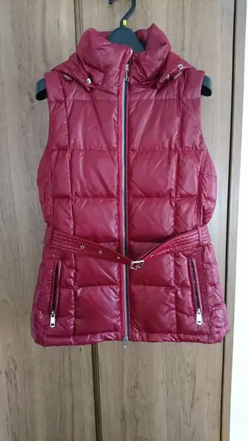 타미힐피거 다운 베스트