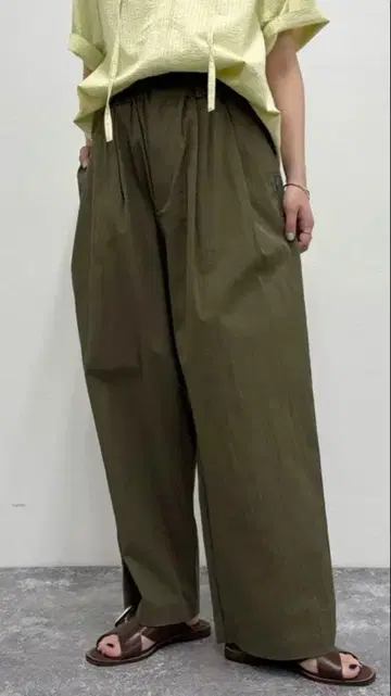 GEVACO 개더 테이퍼드 팬츠