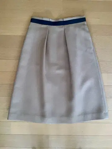 J&M 데이비슨 무릎 기장 스커트 카멜