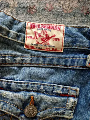 TRUE RELIGION 라이트 블루 데님 스커트