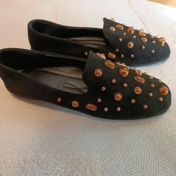 블랙 플랫슈즈 골드 컬러 스터드 장식 23.5cm