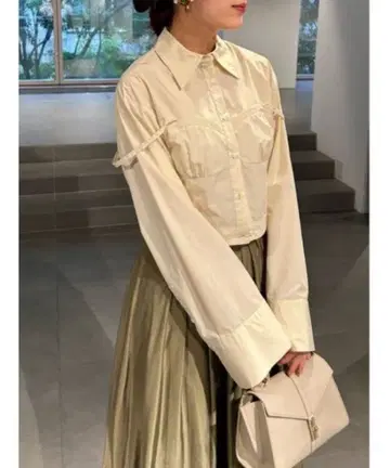 LILY BROWN 뷔스티에 크롭 셔츠