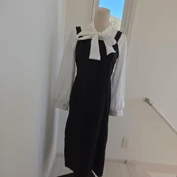 리본 포함 블랙 화이트 드레스 32