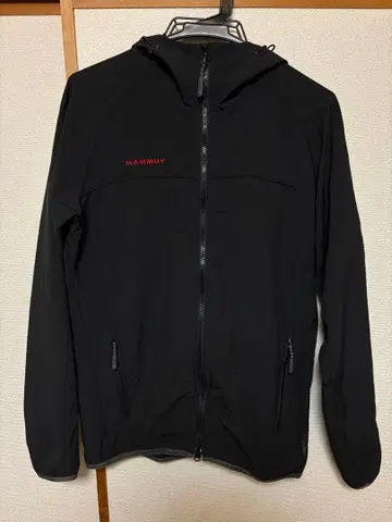 MAMMUT 블랙 소프트 테크 자켓