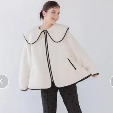 [ 즉시 발송 ] 새상품급 핏모아 보아 아우터 화이트 체형 커버