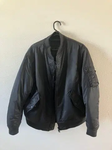 블랙 MA-1 플라이트 자켓 [ 유니클로 ]