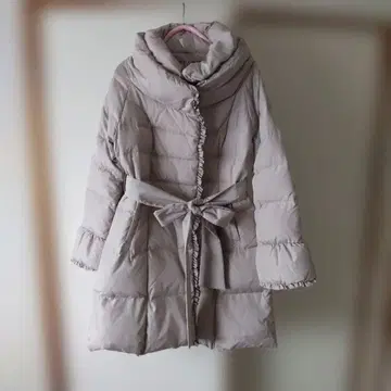 베이지 후드 부착 다운 자켓