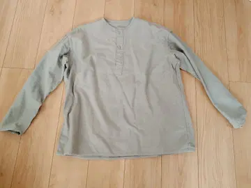 빈티지 버튼 포함 상의