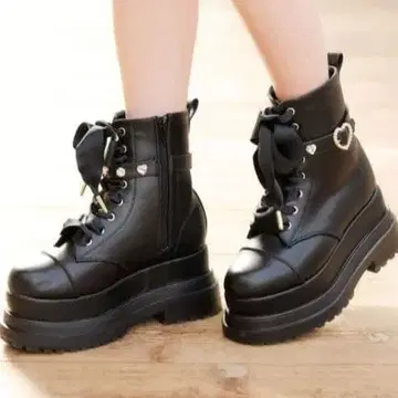 LIZ LISA 통굽 비쥬 레이스업 부츠 리본 지뢰계 서브컬처 계열