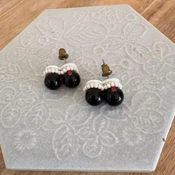 tamas 귀걸이 블랙