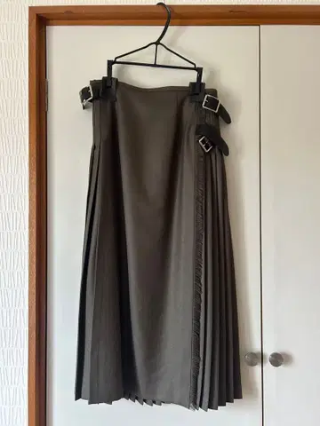 O'NEIL OF DUBLIN 카키 플리츠 스커트