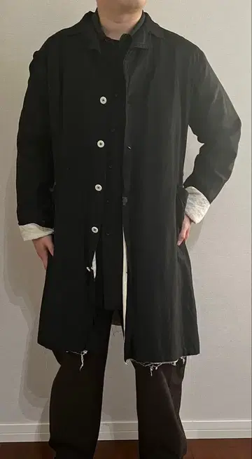 100년 이상 된 빈티지 원단으로 만든 아틀리에 코트