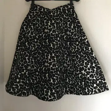 Squady 레오파드 플레어 스커트 루르드 고블랑 직조