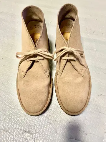 클락스 데저트 부츠 베이지 스웨이드