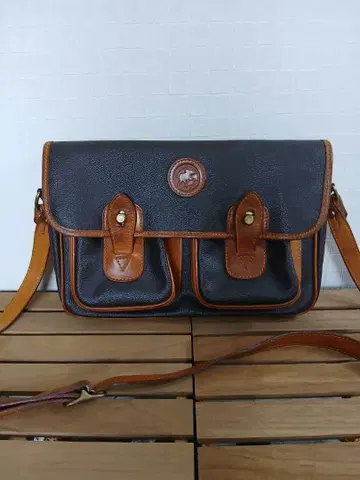 헌팅월드 가죽 숄더백