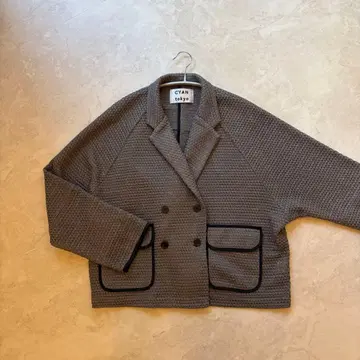 [ 신상 ] CYAN tokyo 빅 와플 트리밍 돌먼 자켓 모카