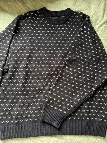 CPCM 네이비 패턴 편직 스웨터