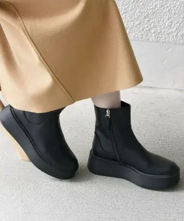 SHIPS any VELETTO: 플랫폼 숏 부츠