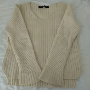 FRAMeWORK 아이보리 V넥 스웨터