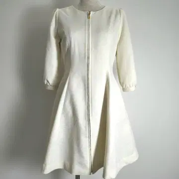 Rady 화이트 A라인 무릎 기장 원피스 긴팔 앞 척 골드 버튼