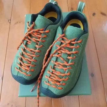 KEEN 올리브 그린 스니커즈