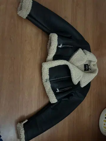 ZARA 블랙 가죽 보아 자켓 L 사이즈