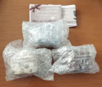 질스튜어트 미니 브로치 키링 3종 세트 캡슐 토이 미니어처