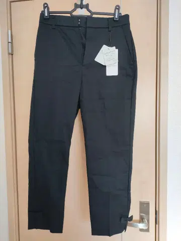 쿠튀르 브로치 블랙 팬츠