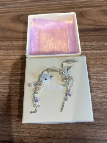 BEAMS 꽃 모티브 귀걸이